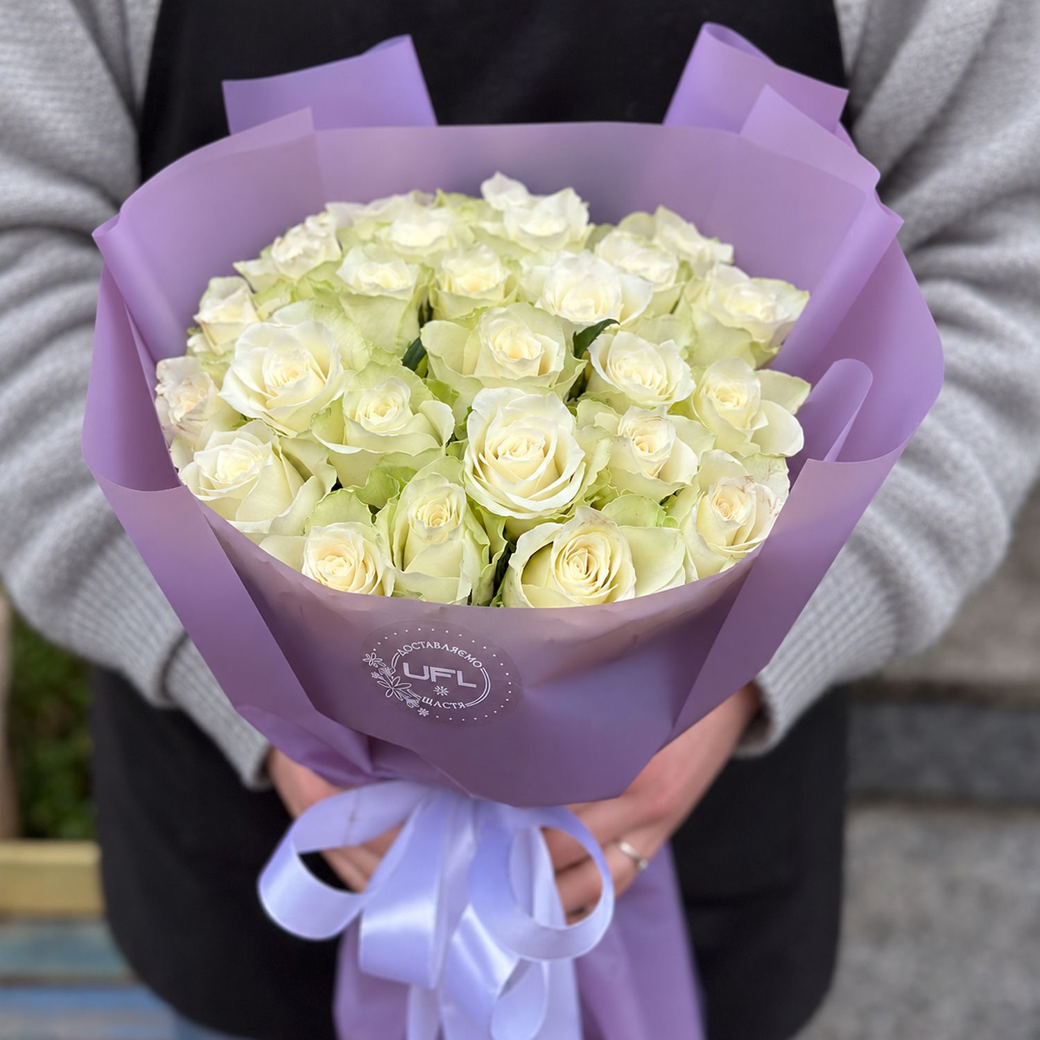 white rose (25 pcs.), packaging, ribbon
