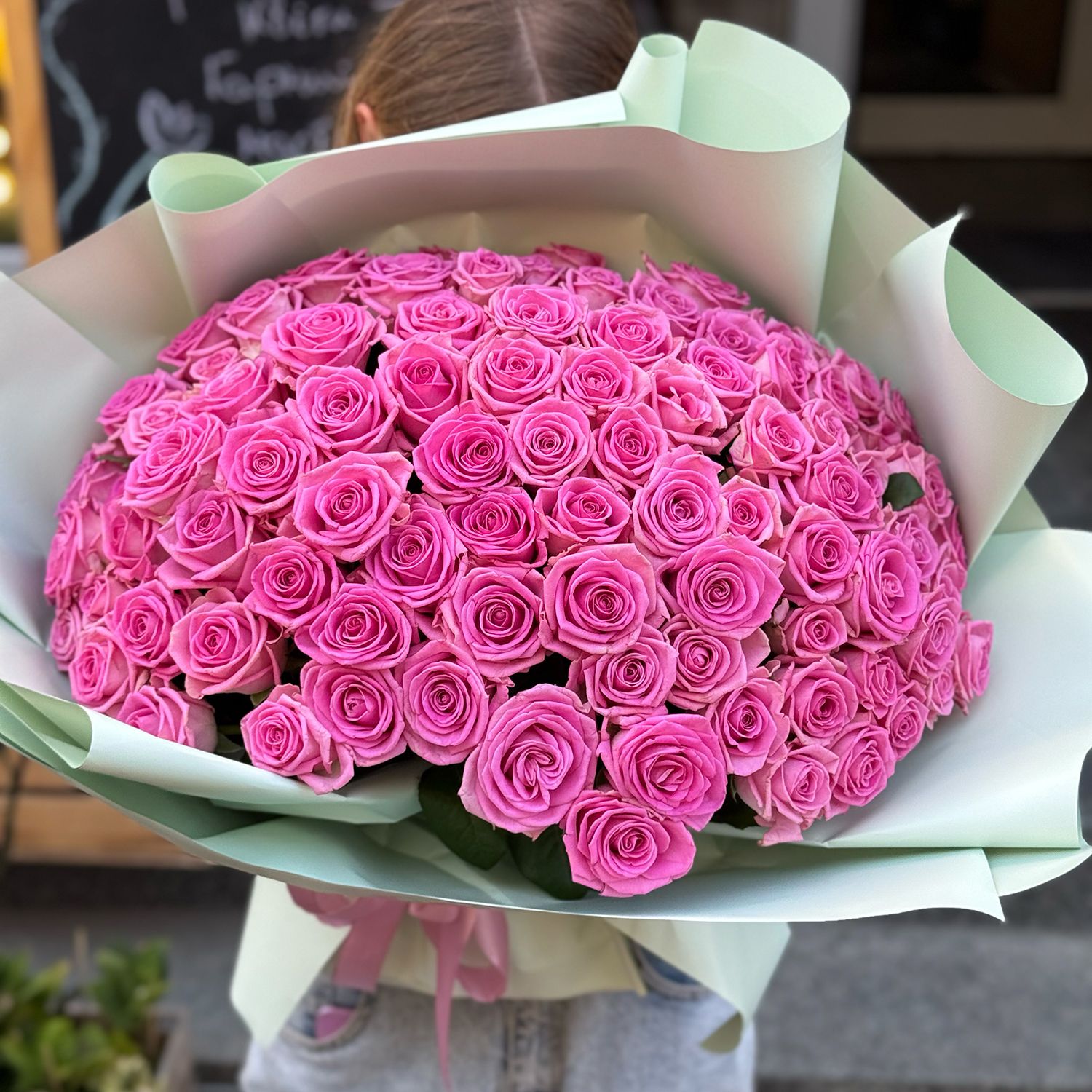 pink rose (101 pcs.), packaging, ribbon