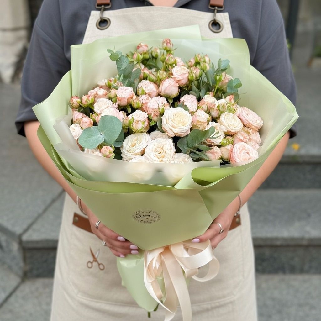 spray rose (9 pcs.), eucalyptus, packaging, ribbon