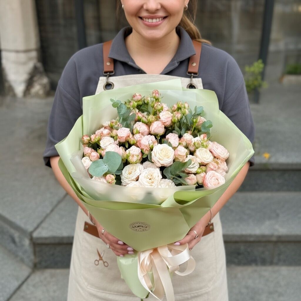 spray rose (9 pcs.), eucalyptus, packaging, ribbon