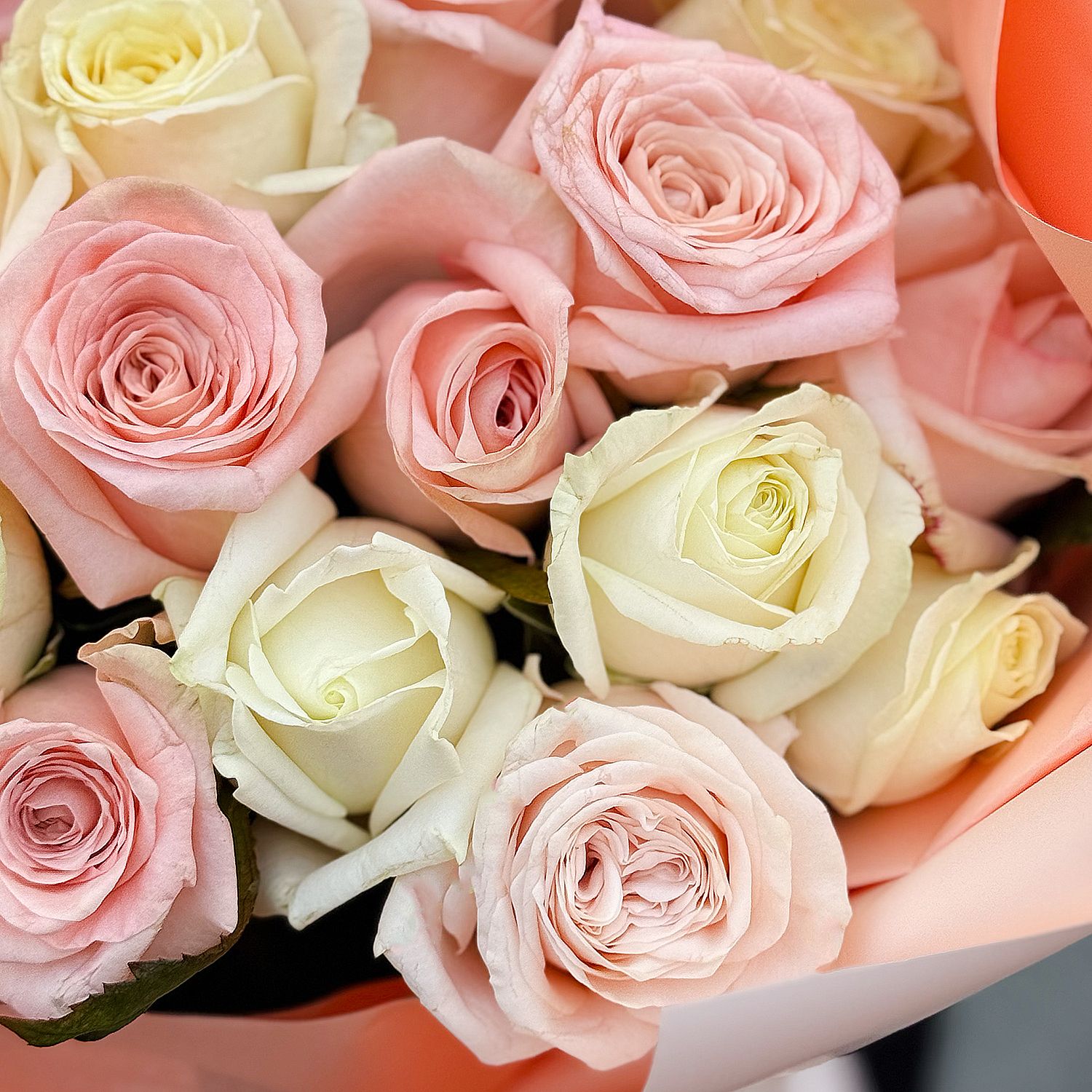 Bouquet 21 white and cream roses