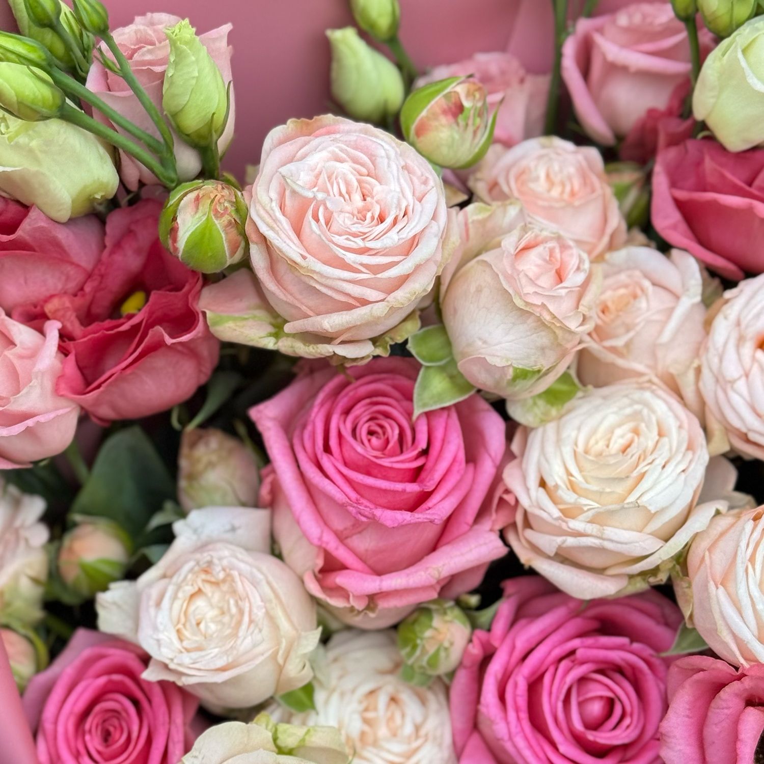 Bouquet Pink mix of roses and eustoma