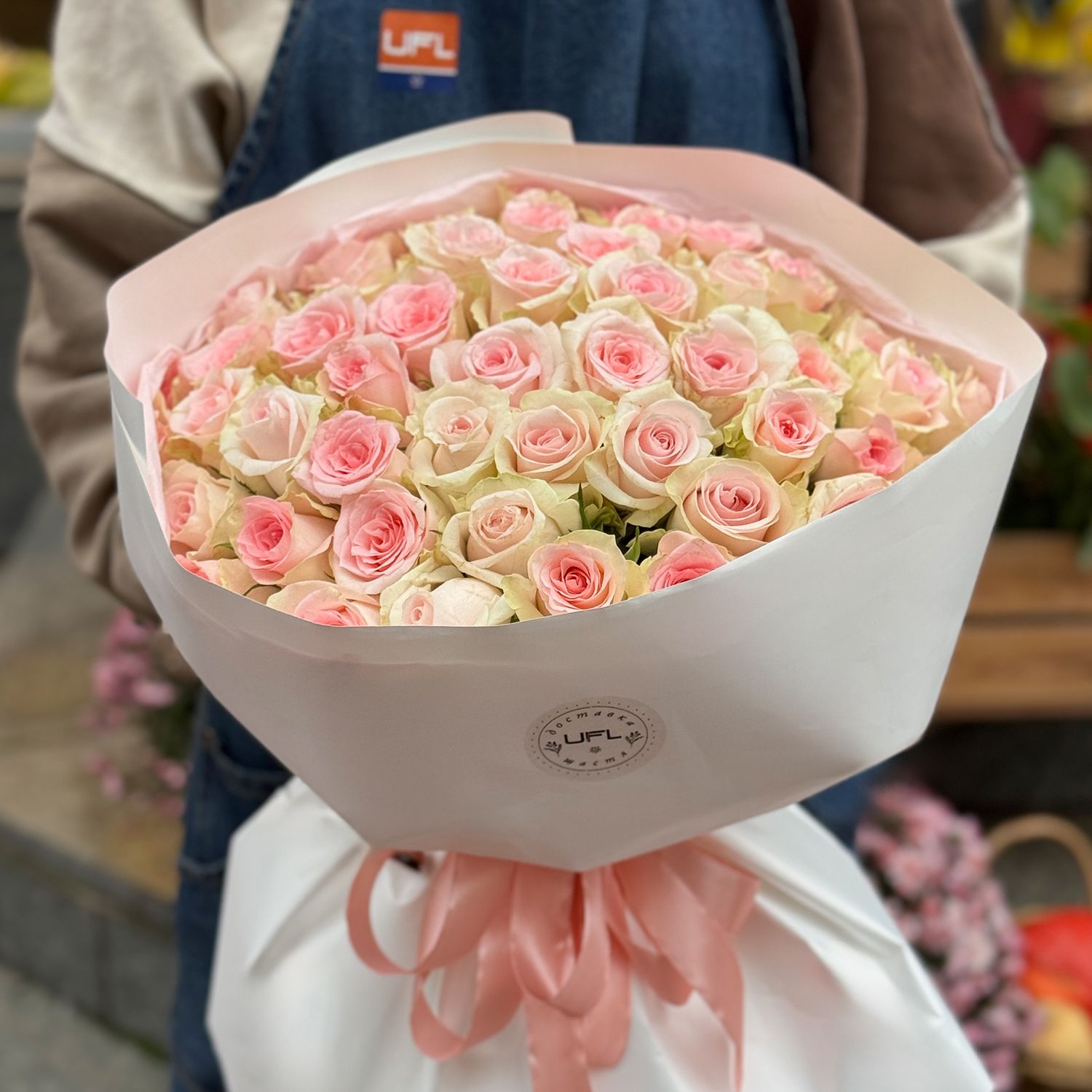 Bouquet 51 pink roses Kenia