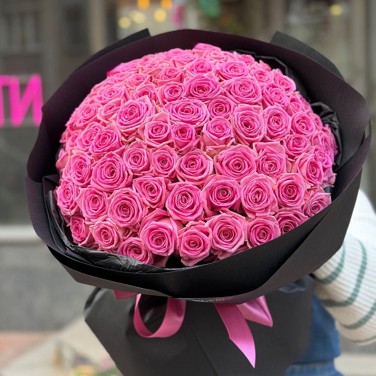pink rose (101 pcs.), packaging, ribbon