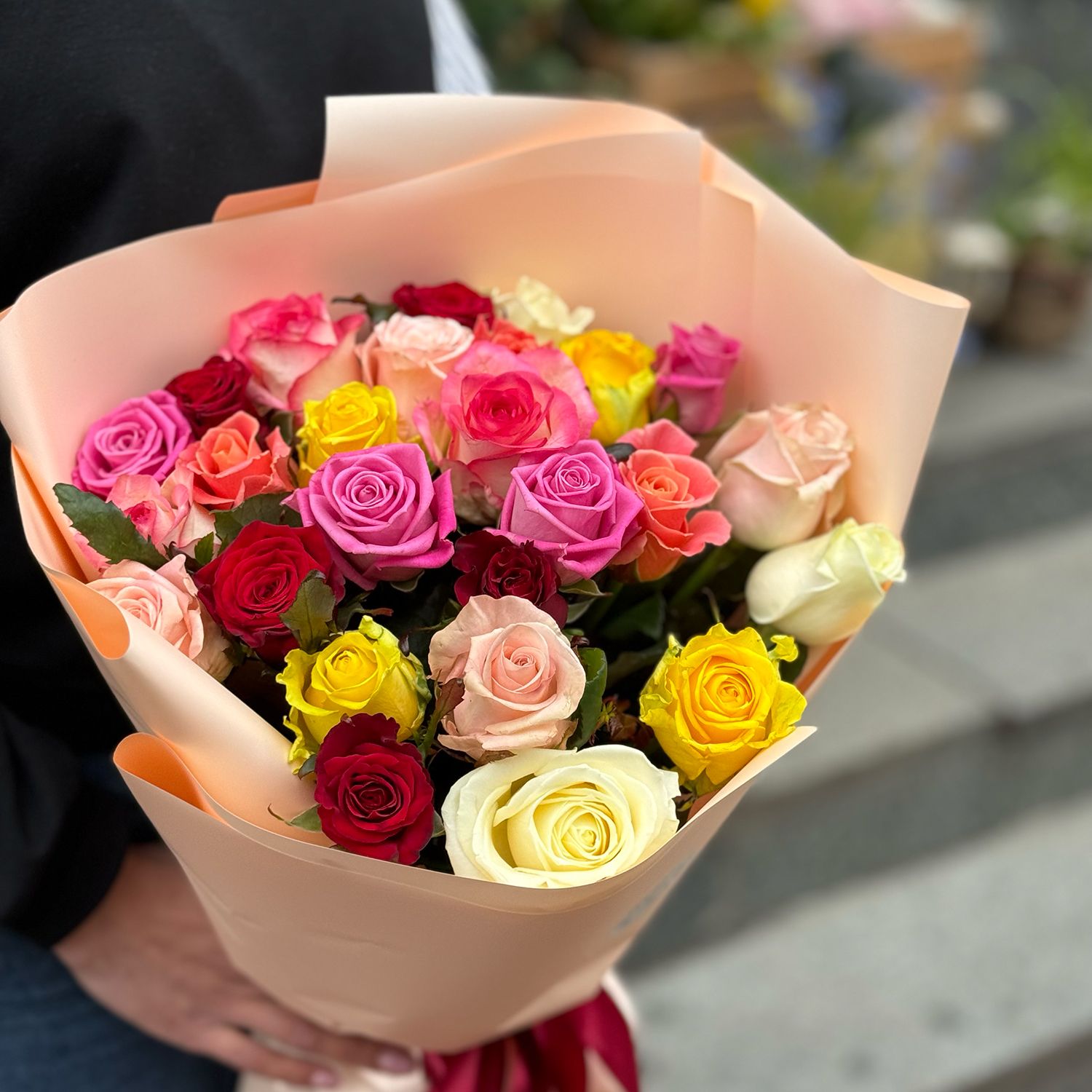 red rose (4 pcs.), pink rose (4 pcs.), yellow rose (4 pcs.), white rose (4 pcs.), cream rose, packaging, ribbon, coral rose, packaging, ribbon, jumilia rose