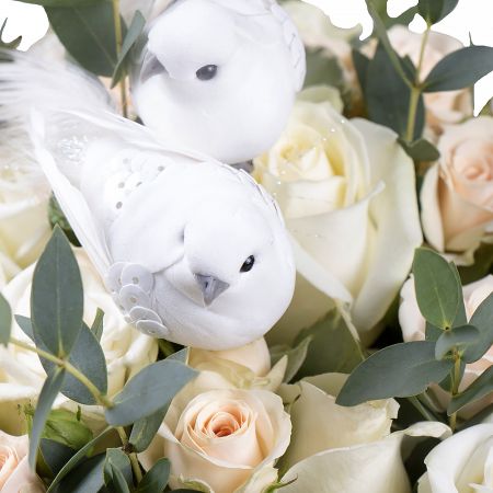 white rose (21 pcs.), cream spray rose (10 pcs.), eucalyptus, decorative elements, oasis, round box, packaging, ribbon