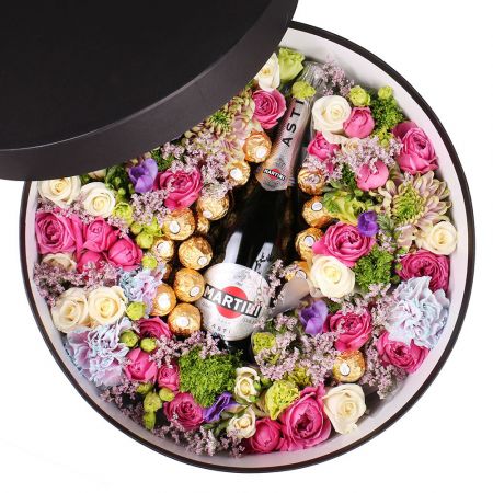 Bouquet Box with flowers and champagne