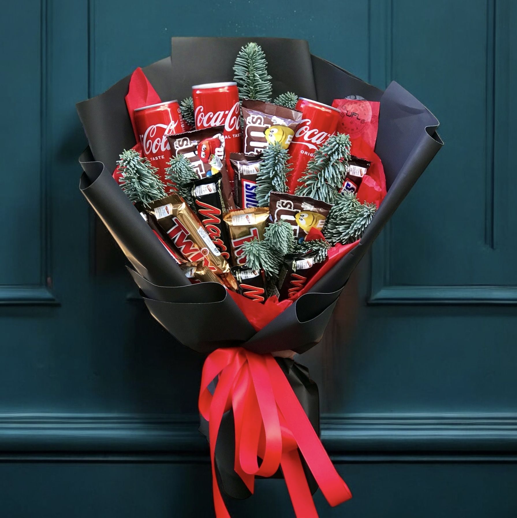 Product Sweet bouquet with coca-cola
